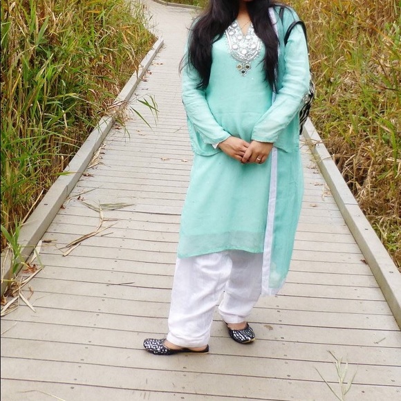 Pakistani salwar kameez with mirror work - Picture 9 of 13